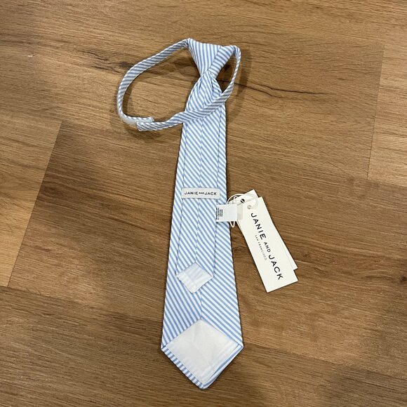 NWT Janie and Jack Seersucker Neck Tie Blue and White Stripe Size 2-5 Velcro - Picture 5 of 5